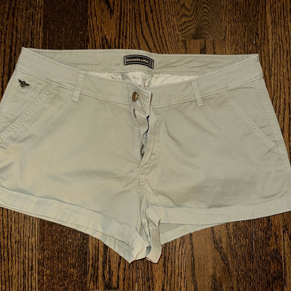 Abercrombie & Fitch chino green shorts